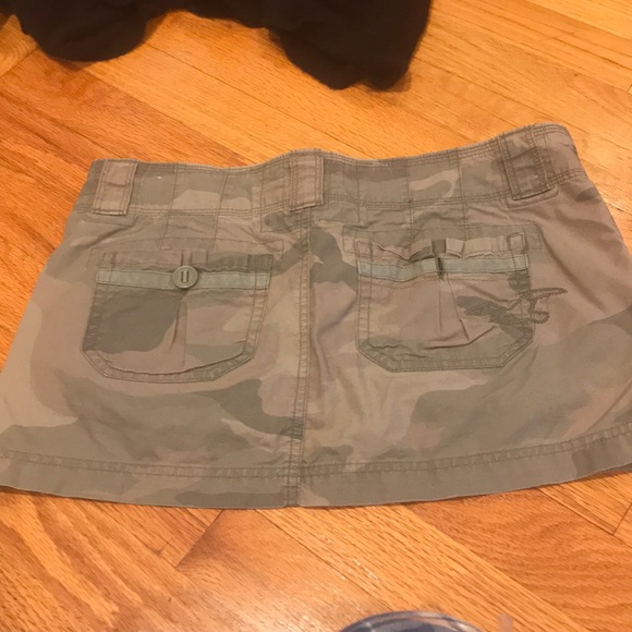 EUC CAMOUFLAGE MINI BY HOLLISTER - Picture 8 of 8